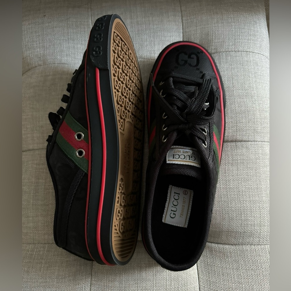 Never worn “Off the Grid” Gucci sneaker 37.5